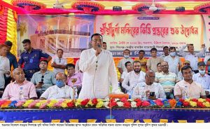 শিবগঞ্জে মন্দিরের ভিত্তি প্রস্থর স্থাপনকালে প্রধান অতিথিবৃন্দ। ছবিঃ এনসিএন