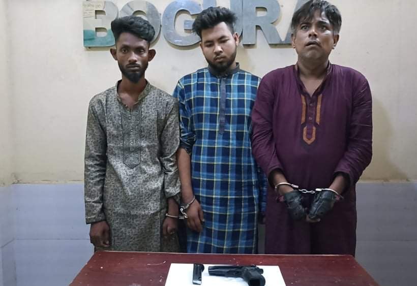 গ্রেফতারকৃত তিন আসামী। ছবিঃ আব্দুল আওয়াল