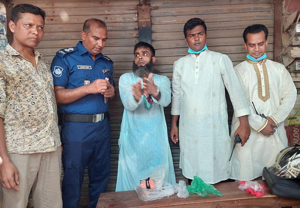 ১৬’শ পিচ ইয়াবাসহ কুখ্যাত মাদক ব্যবসায়ী গ্রেফতার