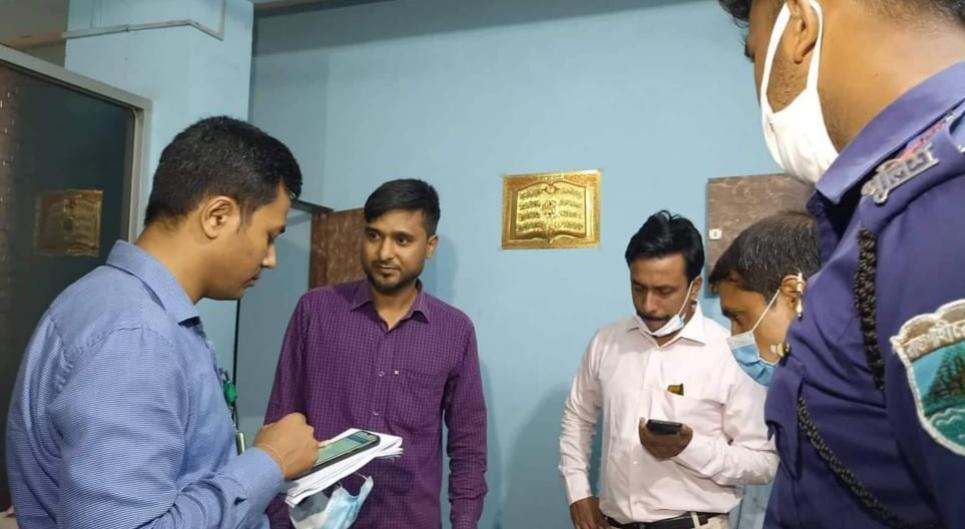 বগুড়ায় অনিবন্ধিত দুই ক্লিনিকে ৭০ হাজার টাকা জরিমানা ও সিলগালা