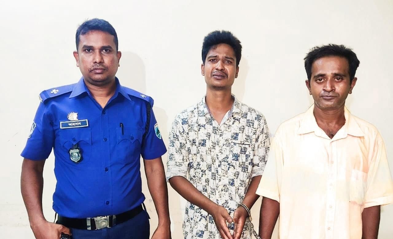 বগুড়ায় বার্মিজ চাকুসহ গ্রেফতার ২