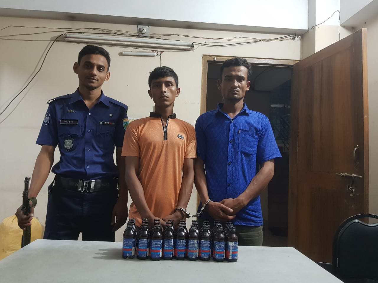 বগুড়ায় ২৮ বোতল ফেন্সিডিল গ্রেফতার ২