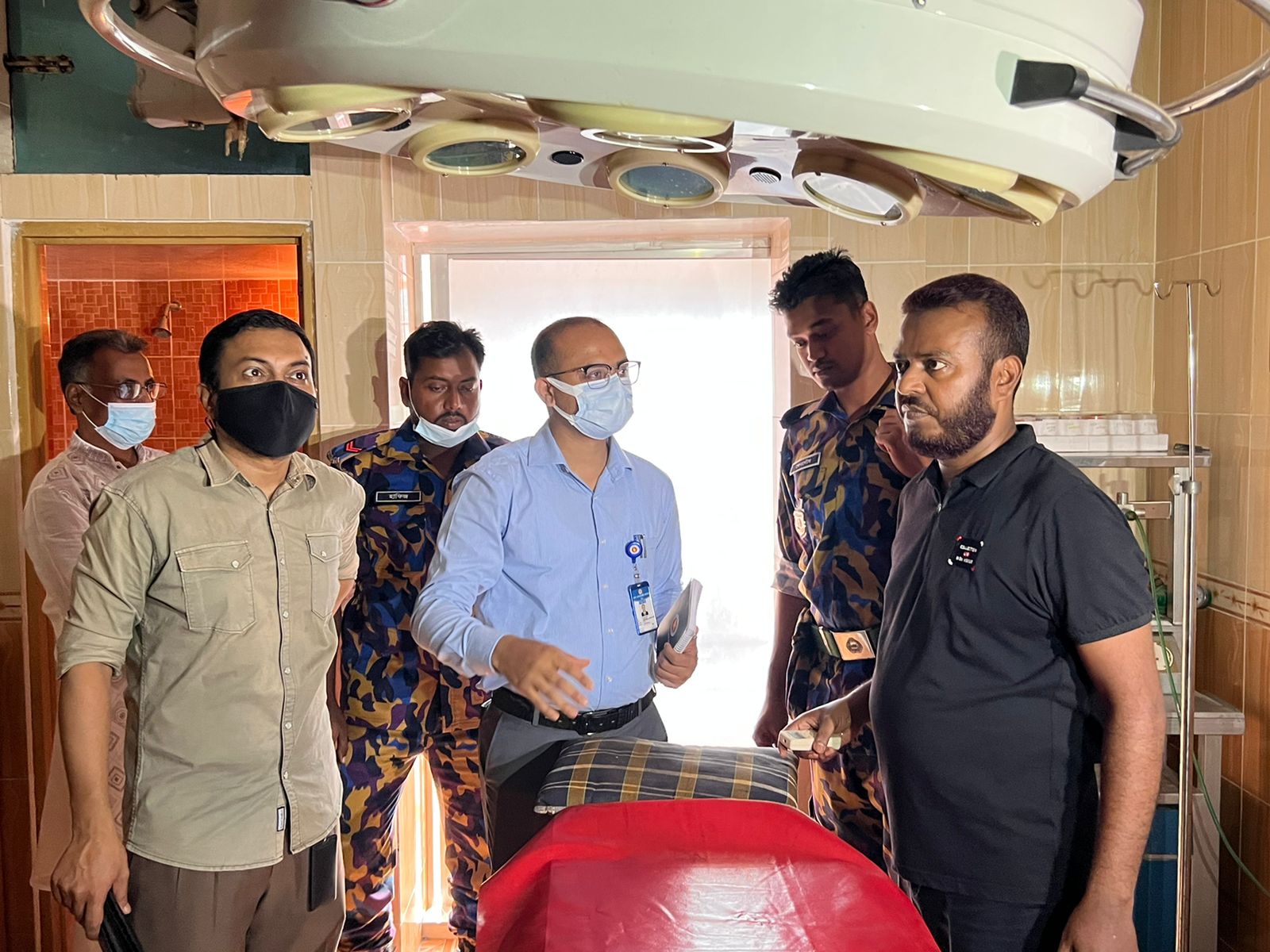 জ্বলেশ্বরীতলায় এনাম ক্লিনিকে জেলা প্রসাশকের অভিযান