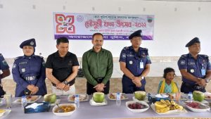 বগুড়ায় পুলিশ সদস্যদের অংশগ্রহনে পালিত হলো মৌসুমী ফল উৎসব