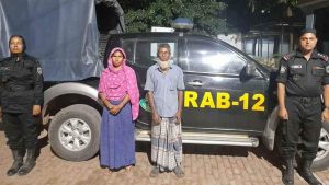 নকল মূর্তিসহ গ্রেফতার ২জন আসামী। ছবিঃ এনসিএন