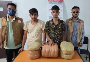 আদমদীঘিতে ১২ কেজি গাঁজাসহ দুই বাসযাত্রী গ্রেপ্তার