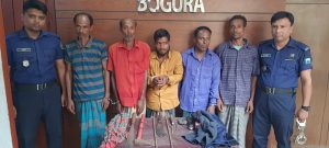 বগুড়ায় ডাকাতির প্রস্তুতির সময় গ্রেপ্তার ৫, দেশীয় অস্ত্র ও গাঁজা উদ্ধার