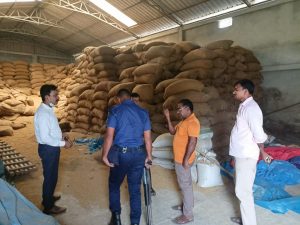 কসমেটিক্স ব্যবসার অন্তরালে ধানের অবৈধ মজুদ