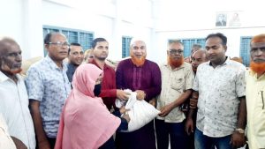 শাজাহানপুরে ভিজিএফ'র চাল বিতরণ