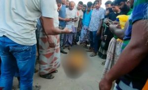 শাজাহানপুরে বাসের চাপায় পিষ্ট মোটরসাইকেল আরোহী