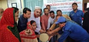 লাহিড়ীপাড়া ইউনিয়ন পরিষদে ভিজিএফ'র চাল বিতরণ