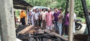 শাজাহানপুরে অগ্নিকান্ডে ক্ষতিগ্রস্ত দোকানঘর পরিদর্শন