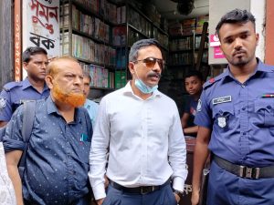 বগুড়ায় নকল বই বিক্রি, লাইব্রেরিকে জরিমানা।