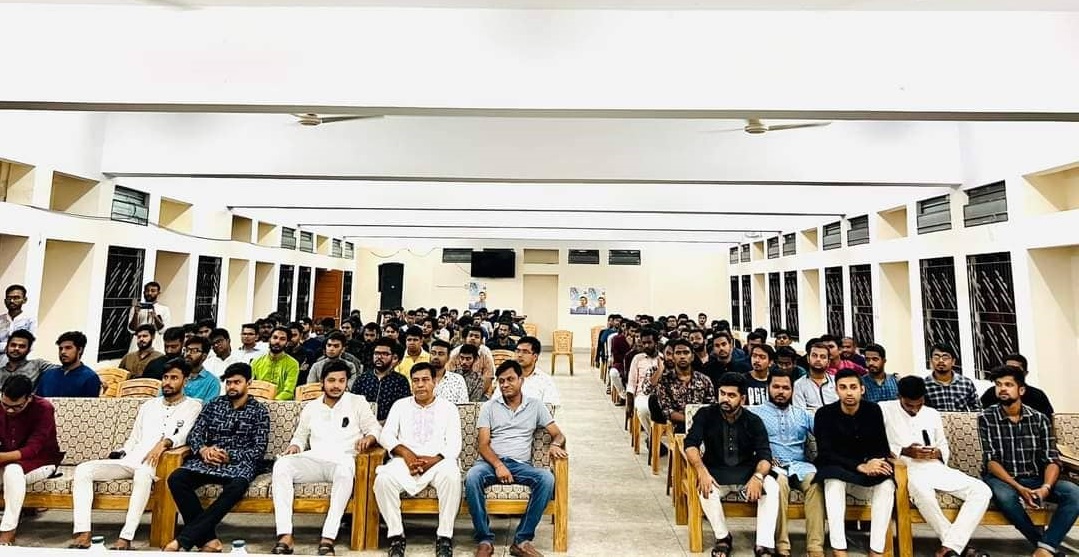 মঙ্গলবার (১৬ আগস্ট) রাতে বঙ্গবন্ধু শেখ মুজিব হলের কমন রুমে ওই আলোচনা সভার আয়োজন বঙ্গবন্ধু শেখ মুজিব হল ছাত্রলীগ।