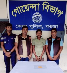 ডিবির অভিযানে ইয়াবাসহ গ্রেফতারকৃত যুবক। ছবিঃ এনসিএন