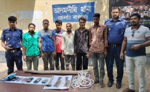 আদমদীঘিতে ডাকাতির প্রস্তুতিকালে ৬ ডাকাত গ্রেপ্তার: দেশীয় অস্ত্র উদ্ধার।
