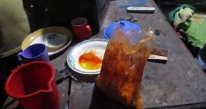 চানাচুর তৈরীতে বিষাক্ত রঙ ব্যবহার, ব্যবসায়ীকে অর্থদন্ড