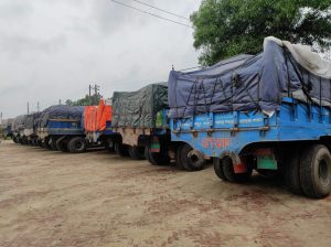 বগুড়ায় আবারও নকল সন্দেহে ১০ ট্রাক সার খালাস বন্ধ।