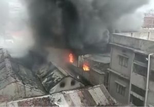 চকবাজারে অগ্নিকাণ্ডের ঘটনায় ব্যবসায়ীকে সাতদিনের রিমান্ড আবেদন।