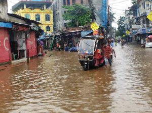 বৃষ্টিতে বগুড়ার পানিবন্দি অবস্থা। ছবি: আশরাফুল ইসলাম
