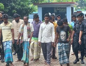 বগুড়ায় ভেজাল সারের কান্ডে ১৩ চালক হেলপার আটক।