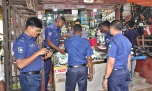 বগুড়ায় বার্মিজ চাকু বিক্রি বন্ধে পুলিশের বিশেষ অভিযান।
