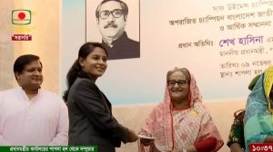 নারী ফুটবল দলকে প্রধানমন্ত্রীর সংবর্ধনা