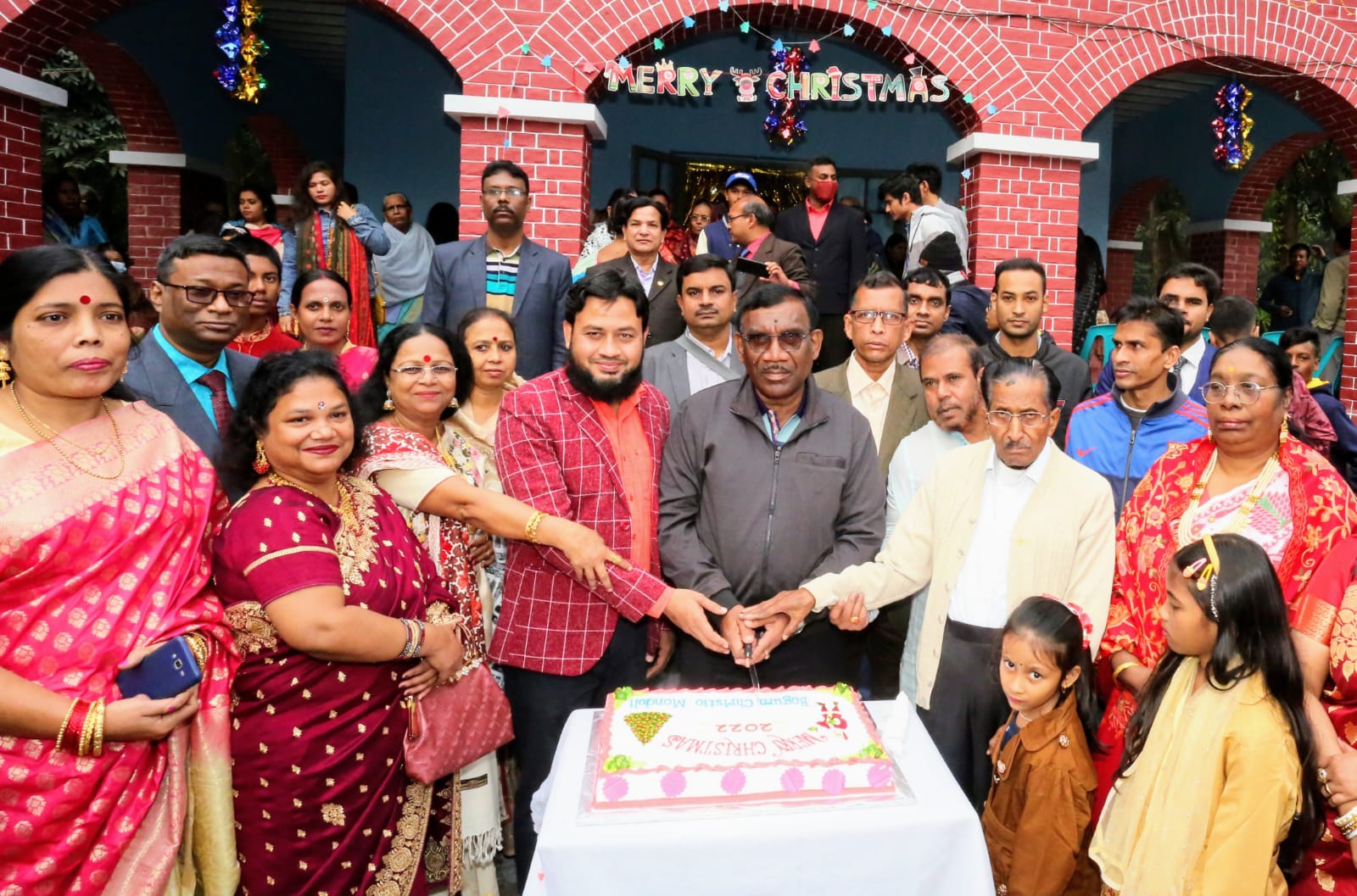 নানা আনুষ্ঠানিকতায় বগুড়ায় বড়দিন উদযাপন