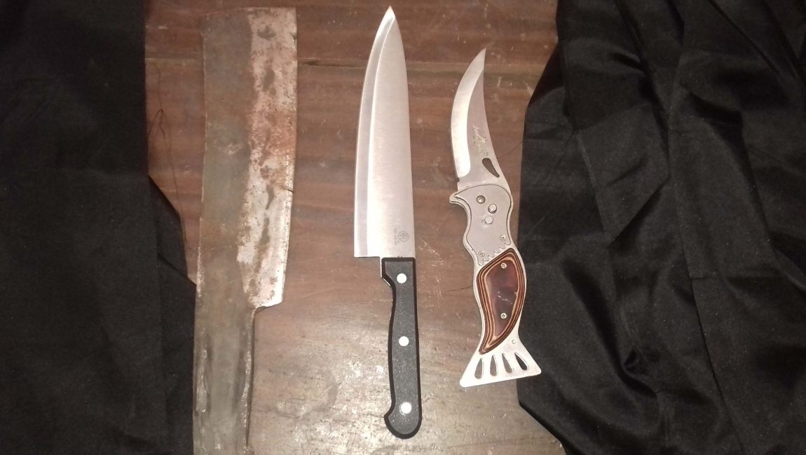 হত্যাকান্ডে ব্যবহৃত বার্মিজ ছুরি। ছবিঃ এনসিএন