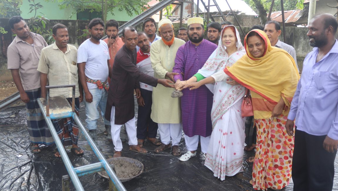 শাজাহানপুরে প্রাথমিক বিদ্যালয়ে শিশু পার্ক নির্মাণ কাজের উদ্বোধন