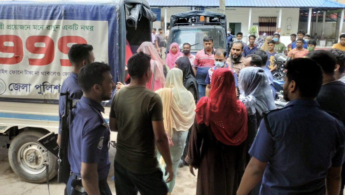 ৩৮ জনকে অসামাজিক কার্যকলাপের অভিযোগে আবাসিক হোটেল থেকে গ্রেফতার। ছবিঃ এনসিএন