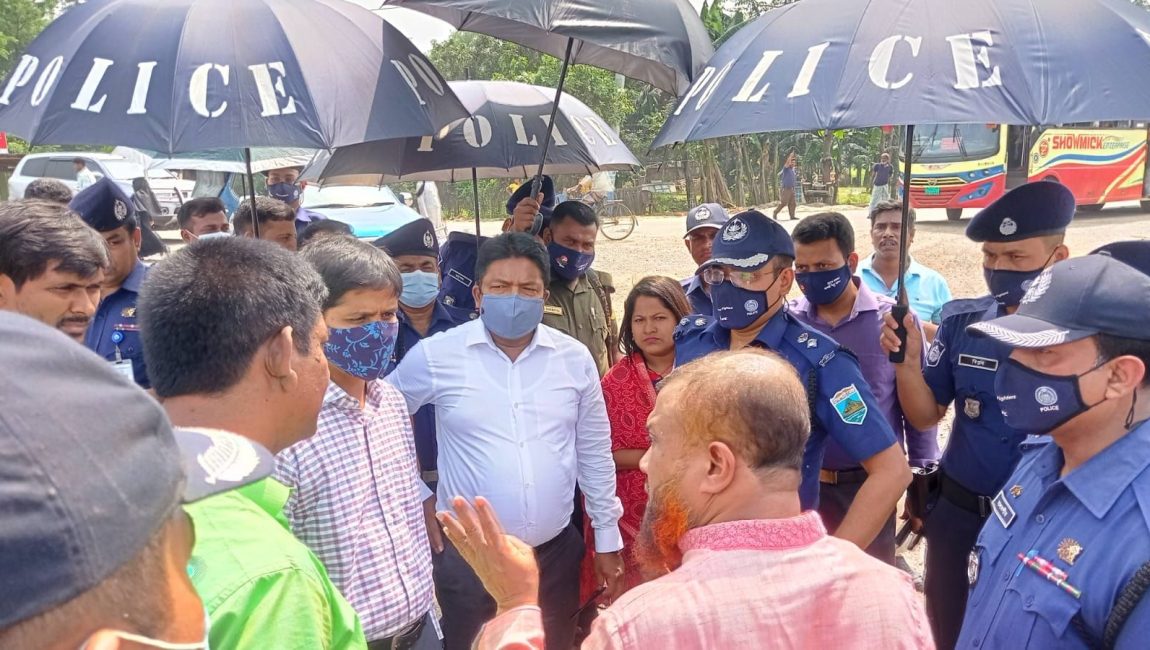 আসন্ন ঈদুল ফিতর উপলক্ষে যানজট নিরসনে  মহাসড়ক পরিদর্শন করেন জেলা প্রসাশক ও বগুড়া জেলা পুলিশ সুপার। ছবিঃ এনসিএন