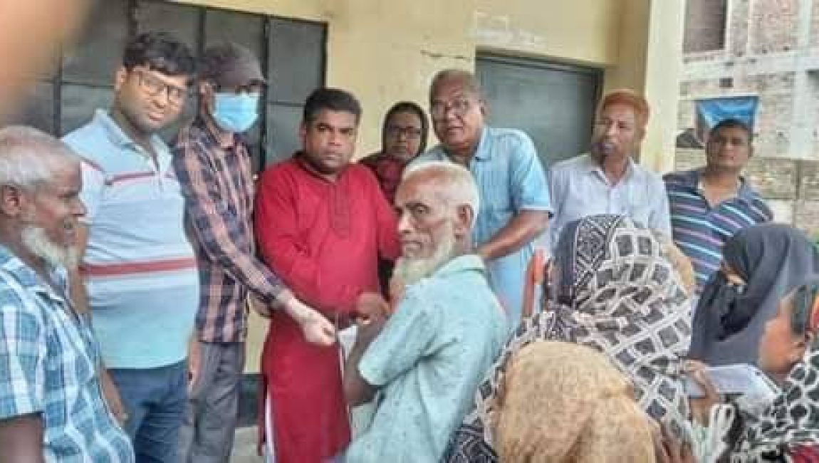 গোকুল ইউনিয়ন পরিষদে ভিজিএফ’র চাল বিতরণ