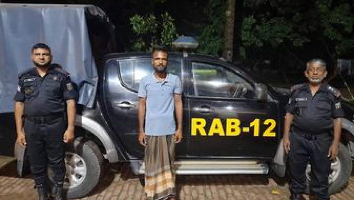 গ্রেফতারকৃত ট্রাক চালক।