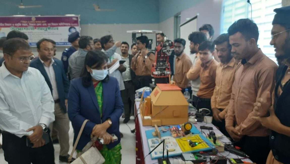 বগুড়ায় জাতীয় বিজ্ঞান ও প্রযুক্তি সপ্তাহের বিজ্ঞান মেলার উদ্বোধন