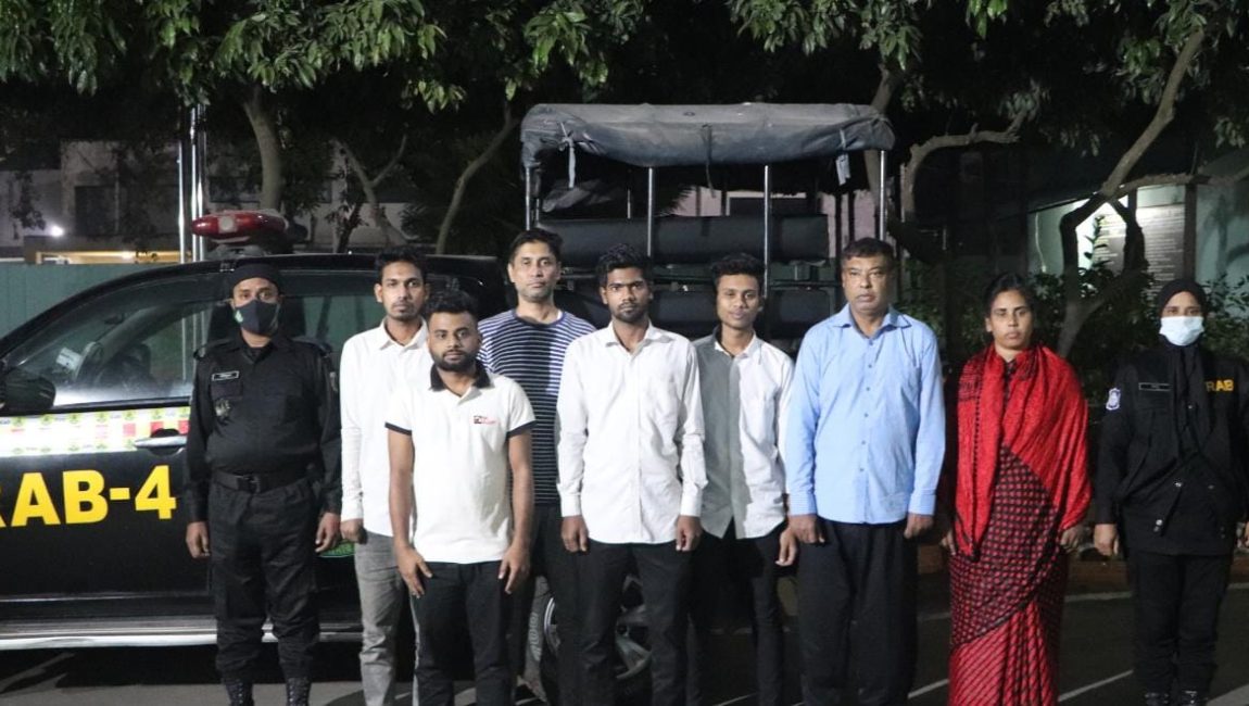 ভুয়া চাকরিদাতা চক্রের ৭ সদস্য গ্রেফতার । ছবি: র‍্যাব ৪