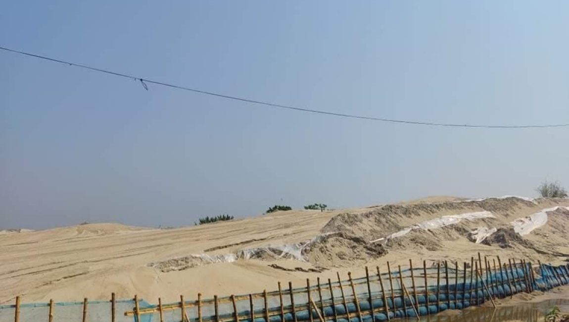 ১ কোটি টাকা সমমূল্যের অবৈধভাবে তোলা বালি জব্দ। ছবি: এনসিএন