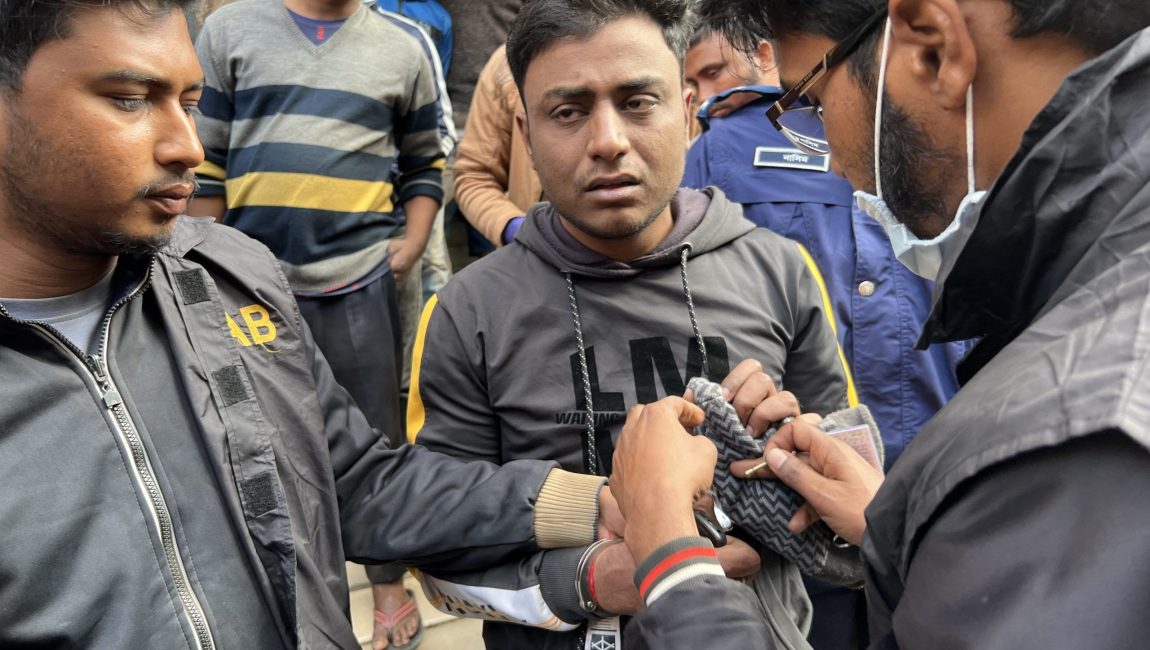 গ্রেফতারকৃত আসামী। ছবি: এন সি এন