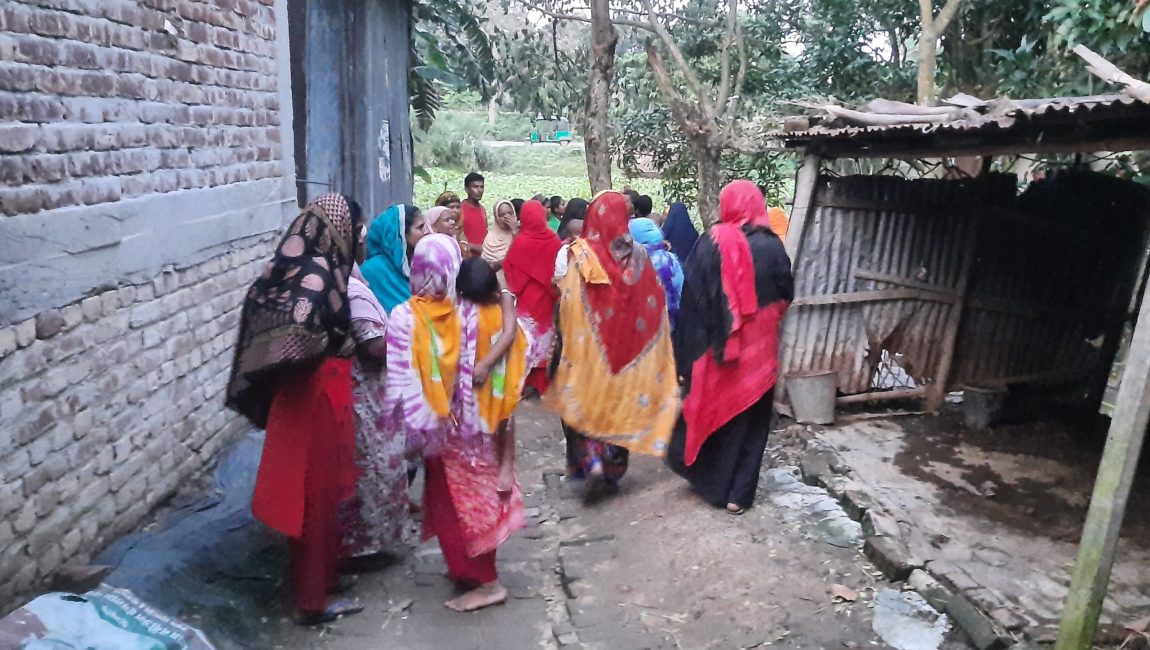 আদমদীঘিতে গৃহবধূর ঝুলন্ত লাশ উদ্ধার, বাবার দাবী হত্যা