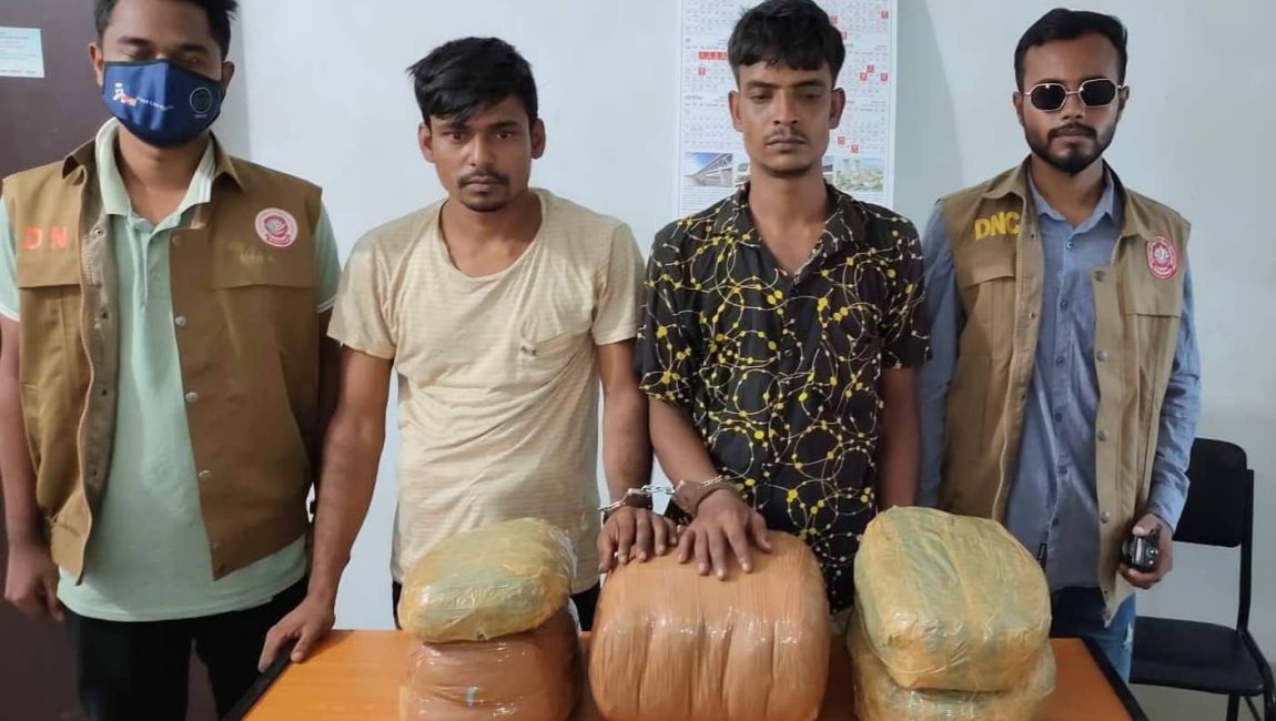 আদমদীঘিতে ১২ কেজি গাঁজাসহ দুই বাসযাত্রী গ্রেপ্তার