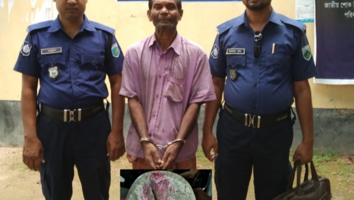 বগুড়ায় পাথরের গণেশ মূর্তি উদ্ধার: গ্রেপ্তার-১।