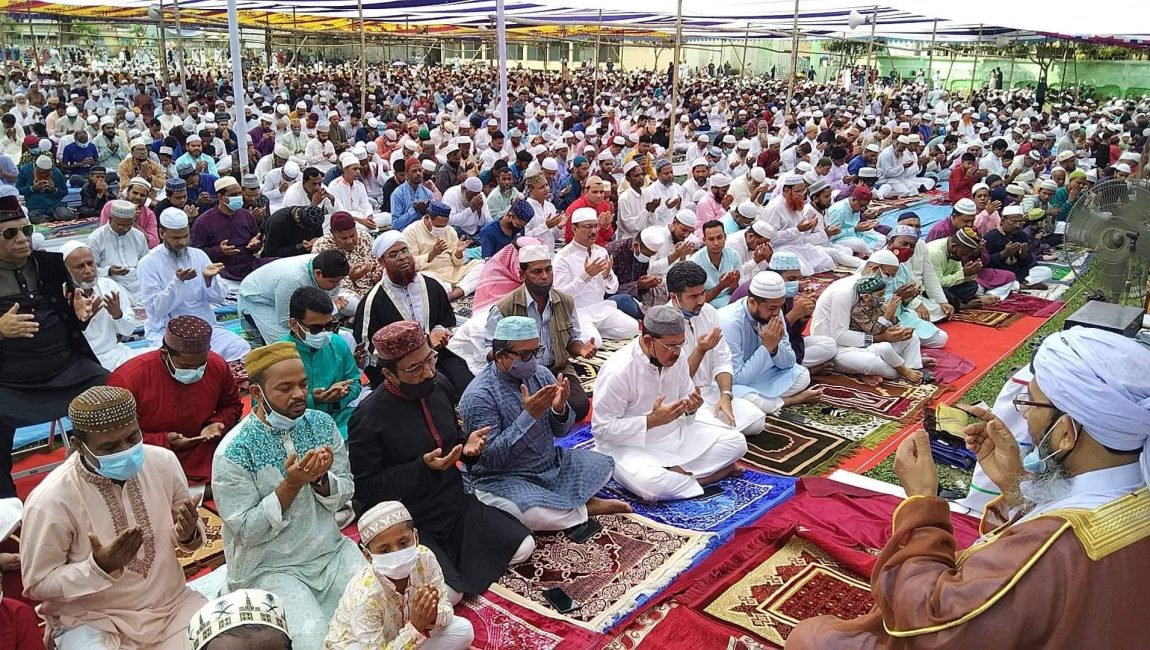 দেশের সুখ ও সমৃদ্ধি কামনা করে বগুড়ায় ঈদুল আজহার জামাত অনুষ্ঠিত