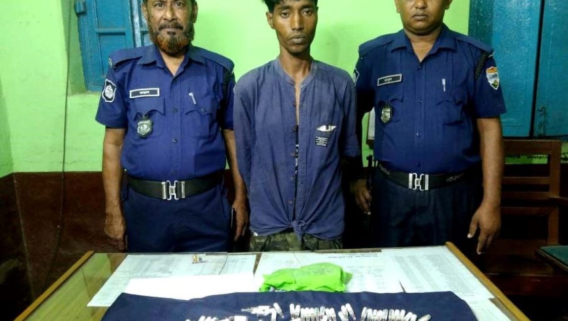 আদমদীঘিতে মাদক (এম্পুল) সহ গ্রেফতার মাদক ব্যবসায়ী। ছবিঃ এনসিএন