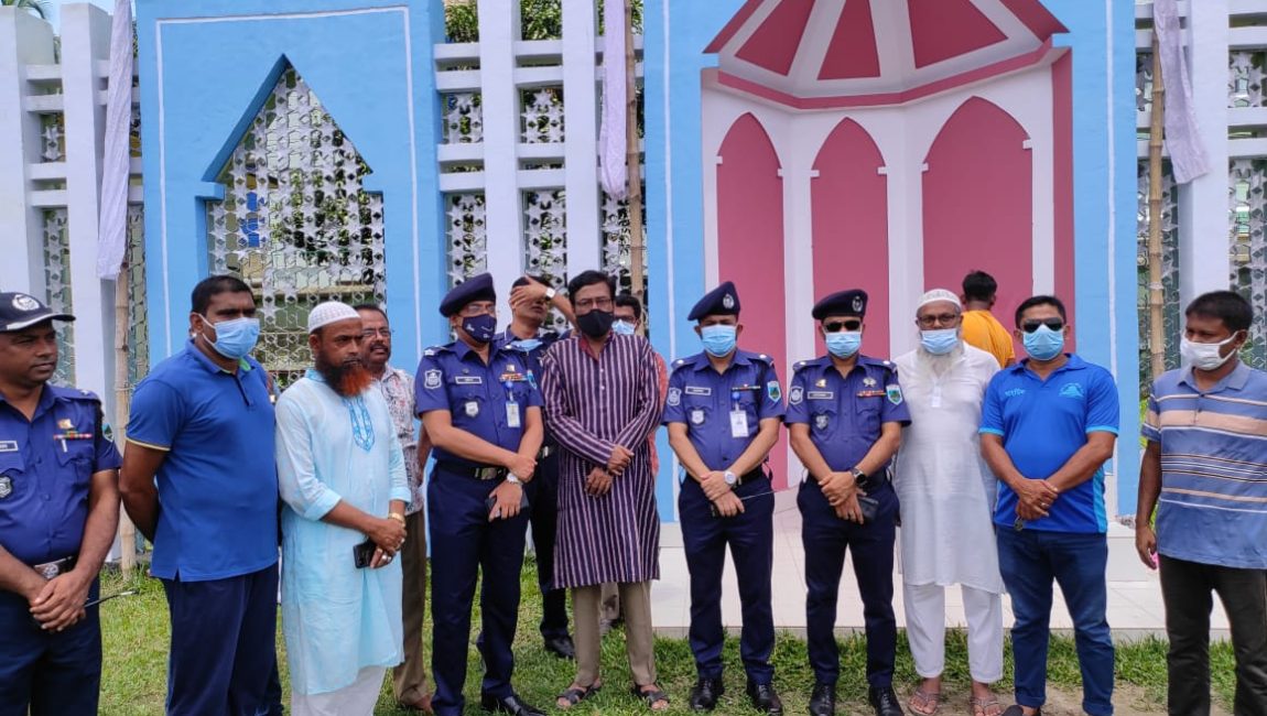 পবিত্র ঈদুল আযহা উপলক্ষে কেন্দ্রীয় ঈদগাহ পরিদর্শন করেন পুলিশ সুপার সুদীপ কুমার চক্রবর্ত্তী। ছবিঃ এনসিএন