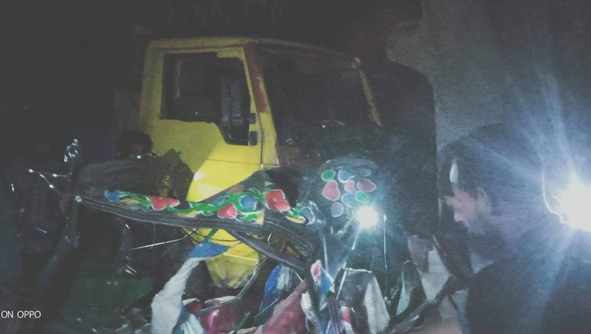 শাজাহানপুরে ট্রাক সিএনজি সংঘর্ষ। ছবিঃ এনসিএন