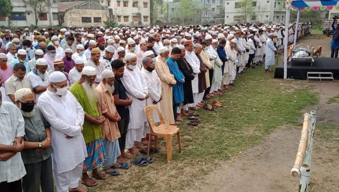 বীর মুক্তিযোদ্ধা হায়দার আলীকে রাষ্ট্রীয় সম্মানে দাফন।ছবিঃ এনসিএন