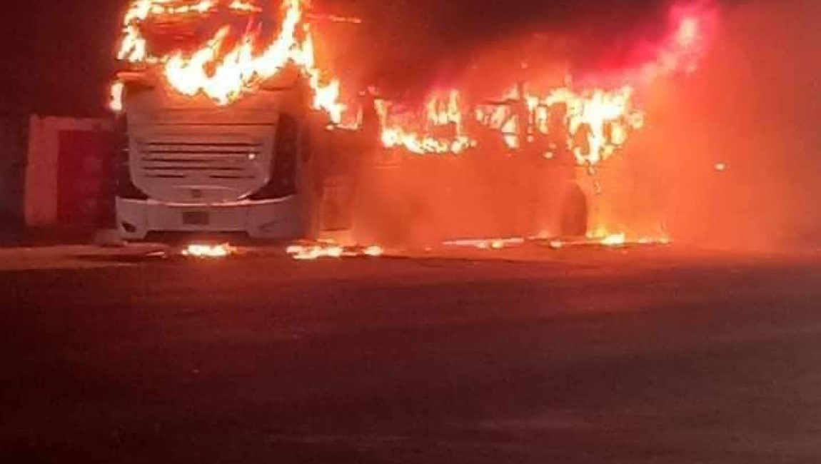 এসি বিস্ফোরণে চলন্ত বাসে আগুন, প্রাণে রক্ষা পেল ২০ যাত্রী