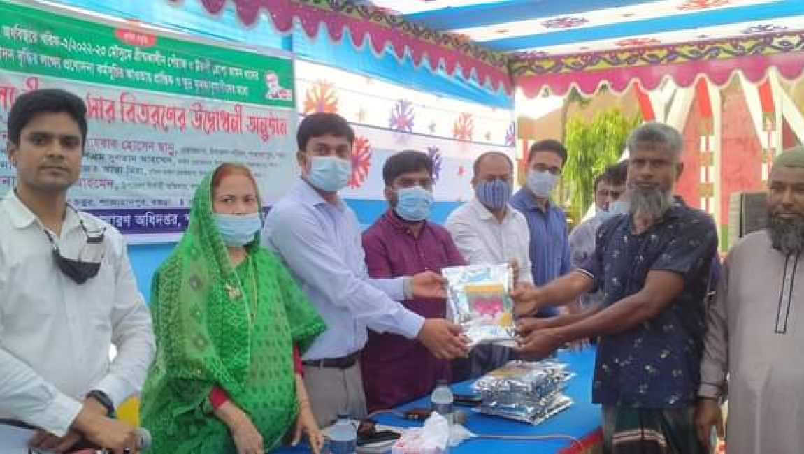 শাজাহানপুরে কৃষি প্রনোদণা পেলেন ৫৫৫ জন প্রান্তিক কৃষক