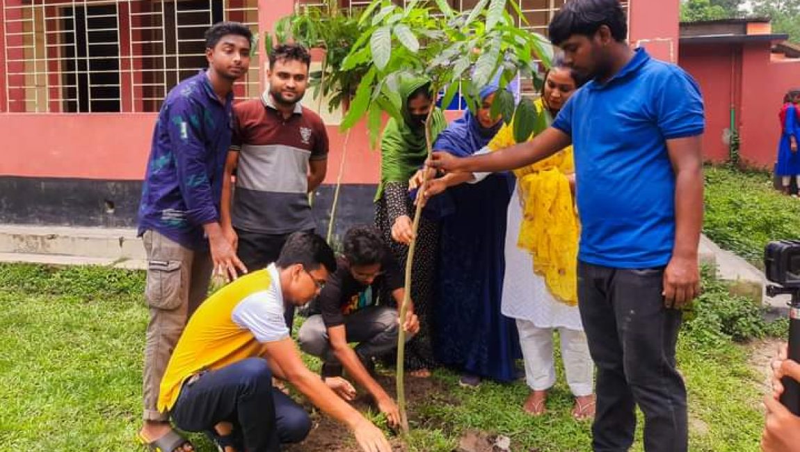 শাজাহানপুর সেভ দ্য ফিউচার ফাউন্ডেশনের বৃক্ষরোপণ