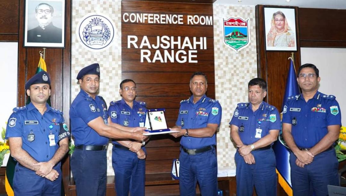 রাজশাহী রেঞ্জের শ্রেষ্ঠ বগুড়া জেলা পুলিশ। ছবি: এনসিএন